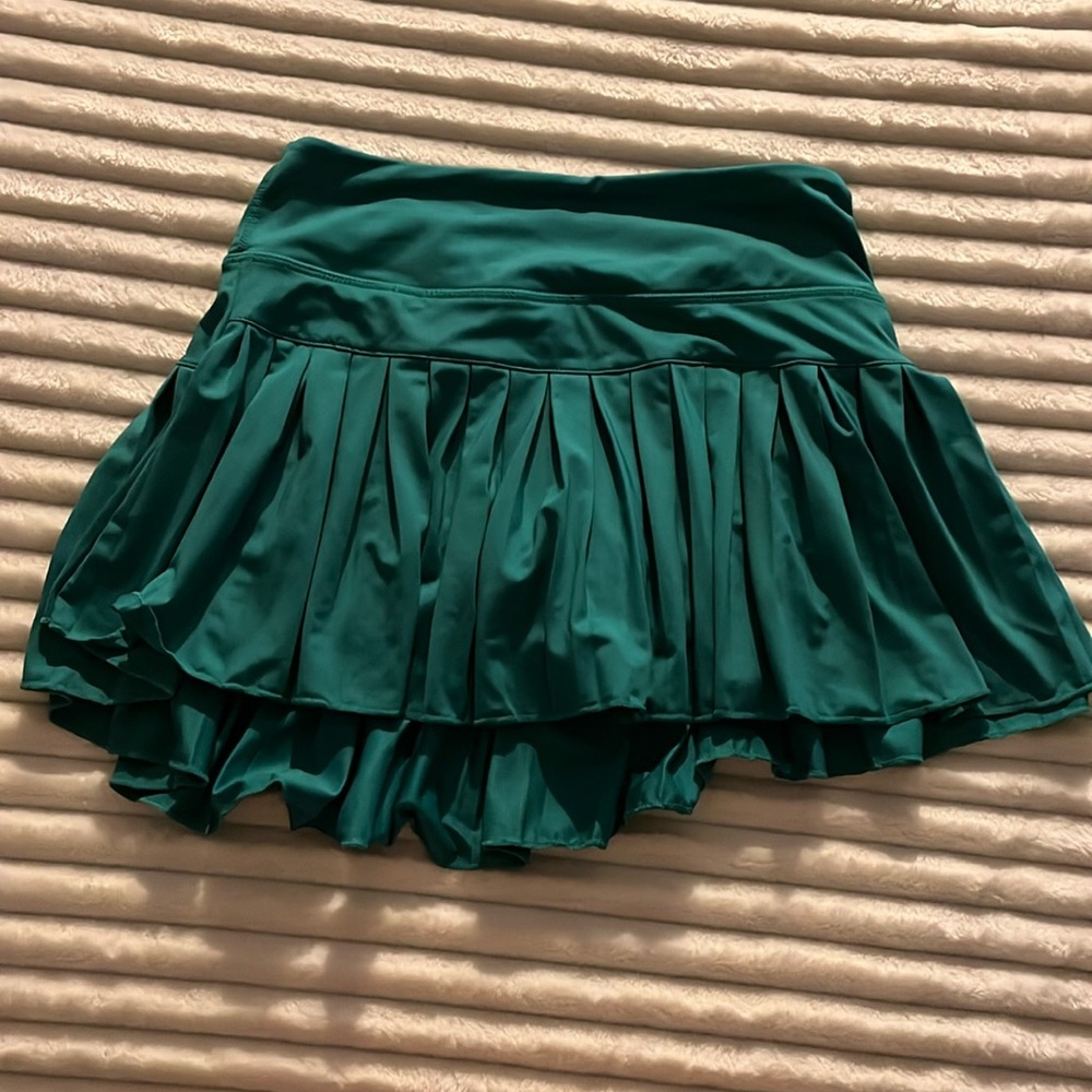 Green gold hinge pleated tennis skirt